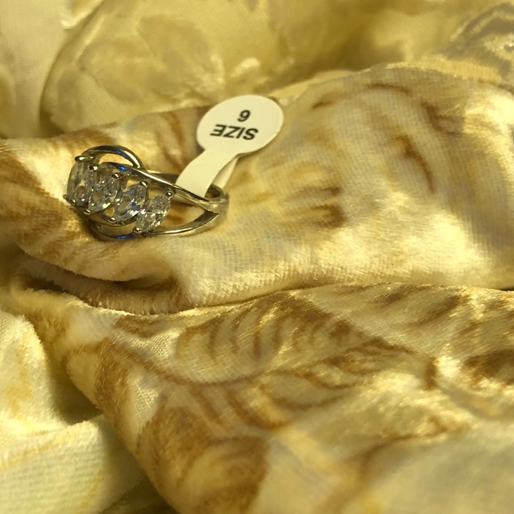 Beautiful silver ring - Picture 3 of 5
